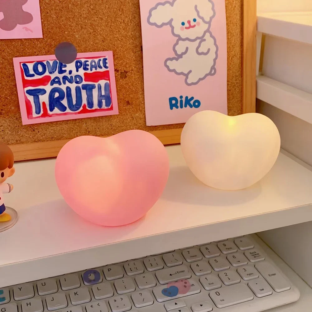 クリエイティブラブハート LED 3D ランプ結婚式ロマンチ - Yellow Desk Setup のレビューと価格