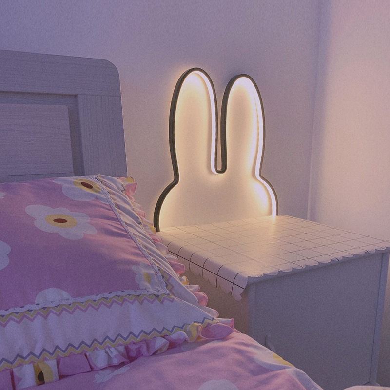 かわいいLEDウサギウォールライト、USB電源、ベビーデスク - Yellow Desk Setup のレビューと価格